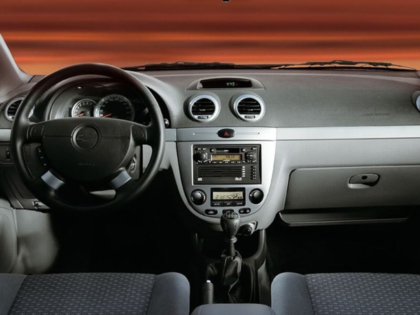 Chevrolet Lacetti вид изнутри