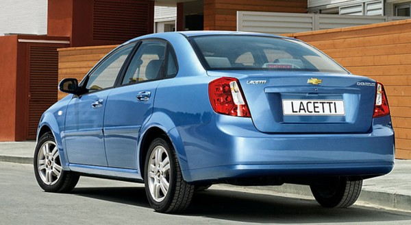 Chevrolet Lacetti вид сзади