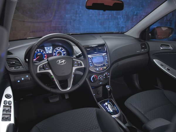 Hyundai Accent вид изнутри