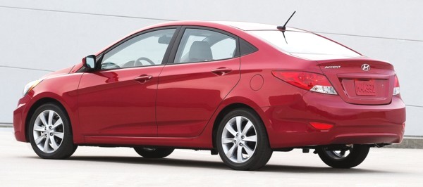 Hyundai Accent вид сзади