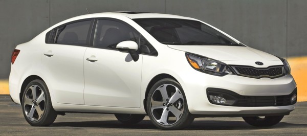 KIA Rio спереди KIA Rio вид спереди