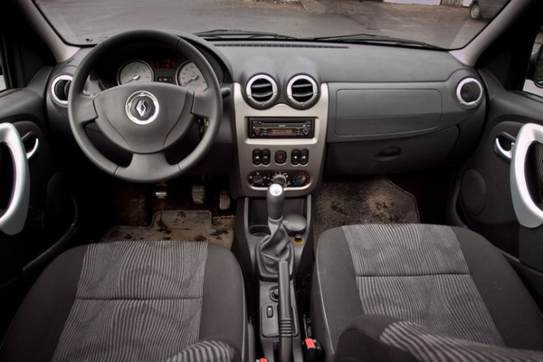 Renault Logan вид изнутри